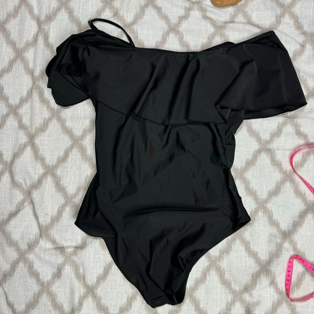 Flattering Black Off-Shoulder Ruffle Swimsuit Ruched Tummy Control One-Piece - Picture 3 of 10